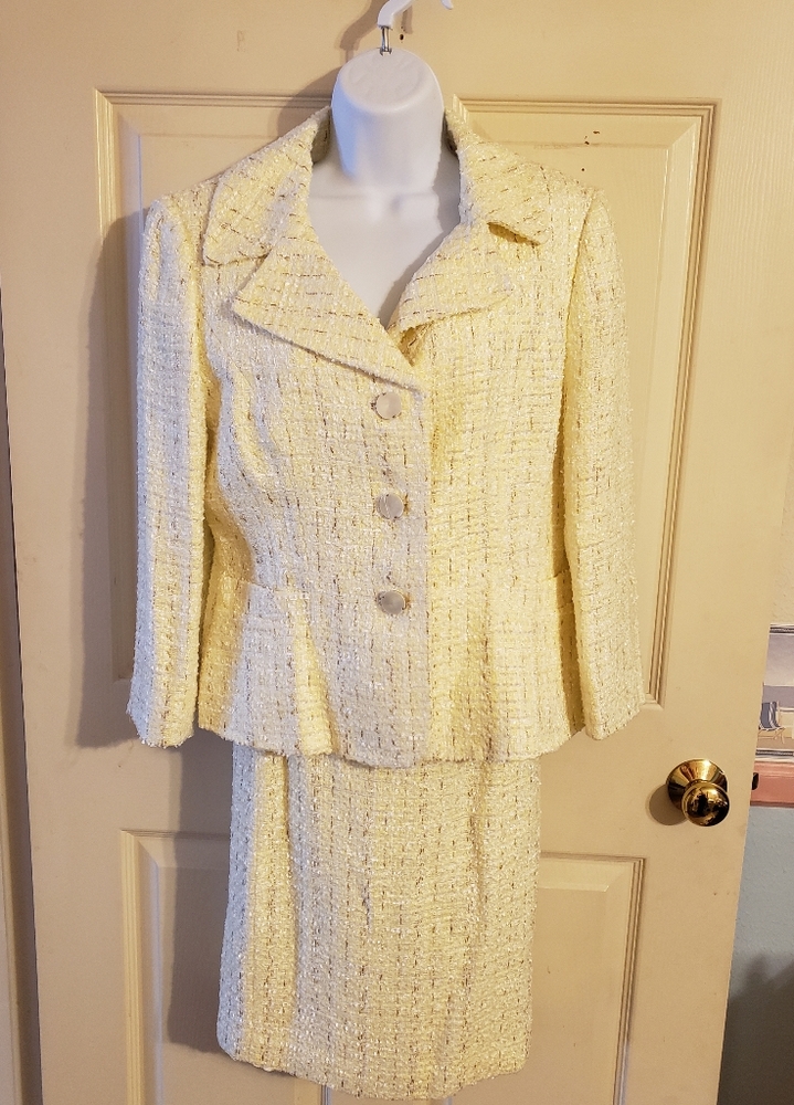 NWOT Antonio Melani 2-pc yellow suit